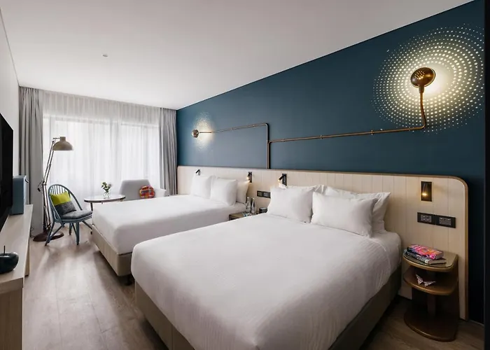 Standard Upper Floors Queen Room
