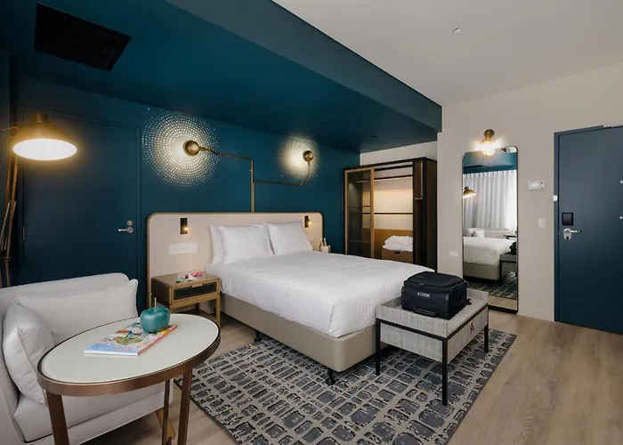 Standard Queen Room Disability Access